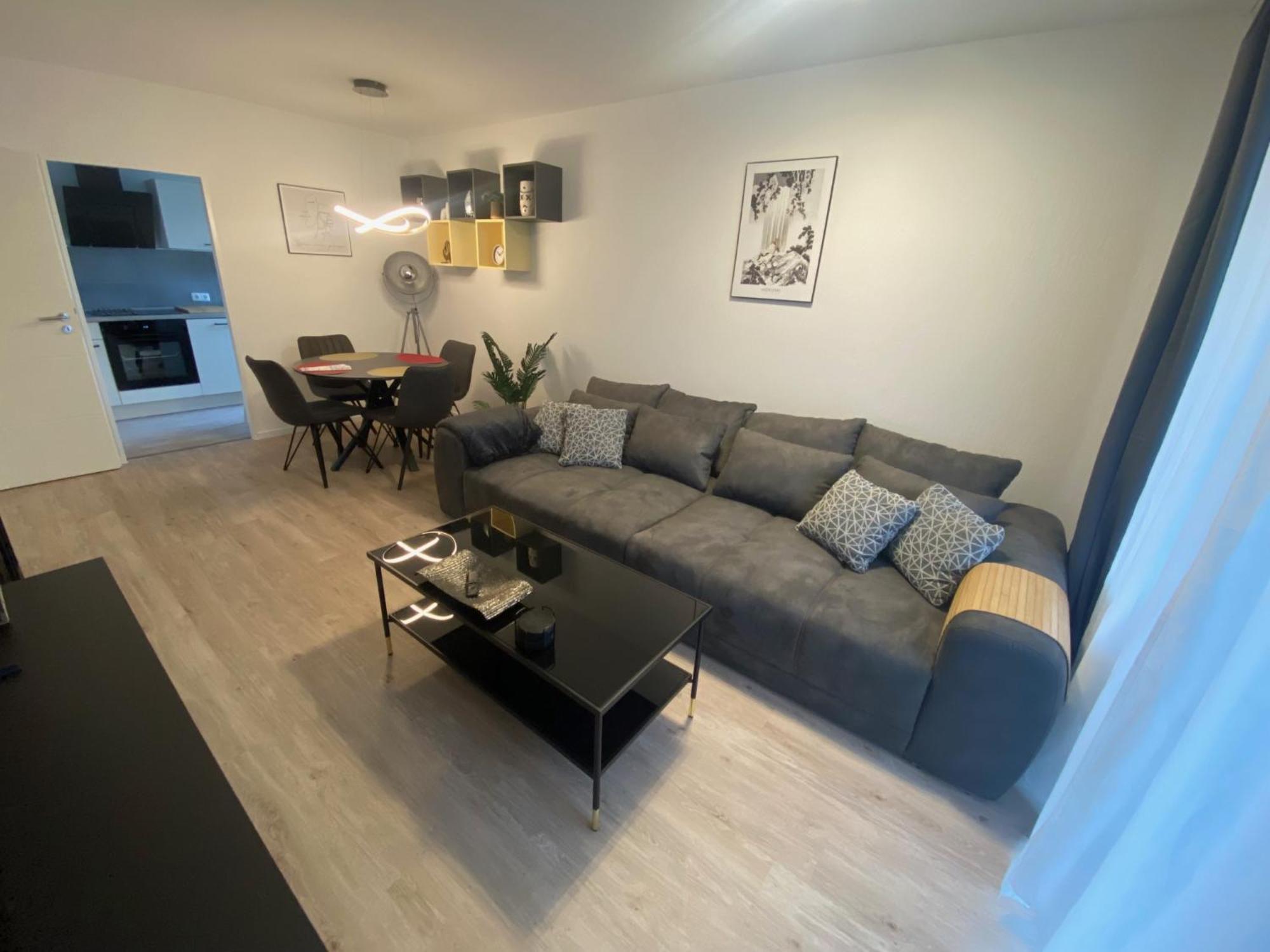 Hindenburg Apartment *